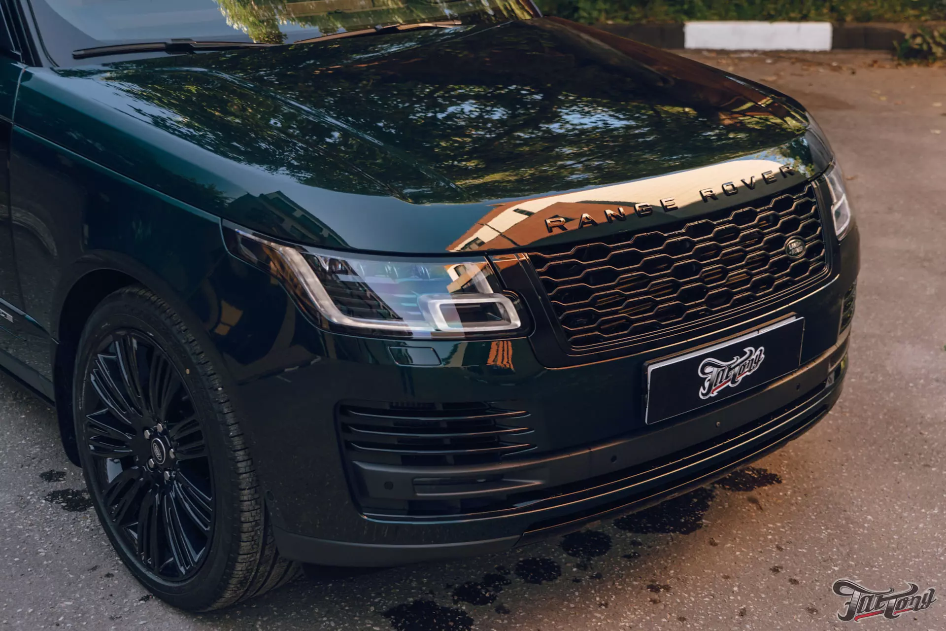 Land Rover Range Rover Autobiography. Оклейка в глянцевый полиуретан